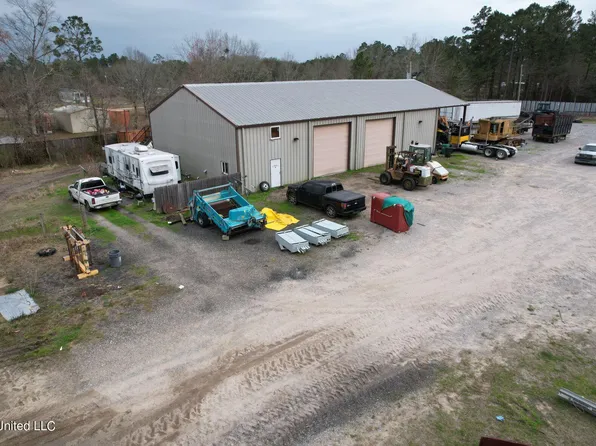 17132 Bobinger Rd, Kiln, MS 39556