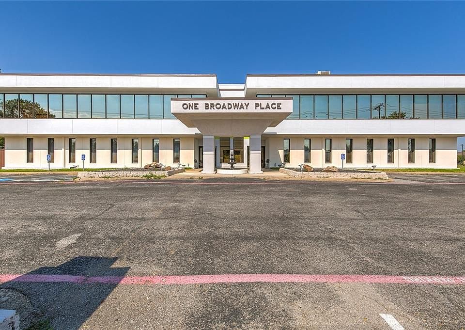 1st image of 2910 Broadway Blvd Suite 205