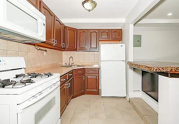 2nd image of 1313C Clay Ave #B
