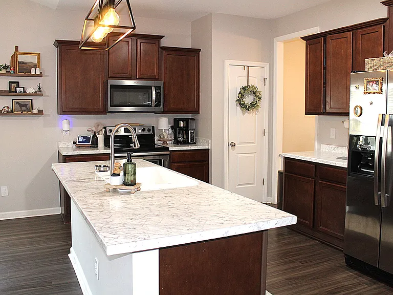221 Seville St — Photo 20