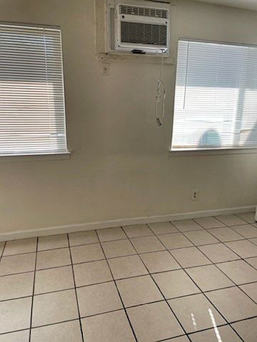 1st image of 321 Fairbanks Ave #7