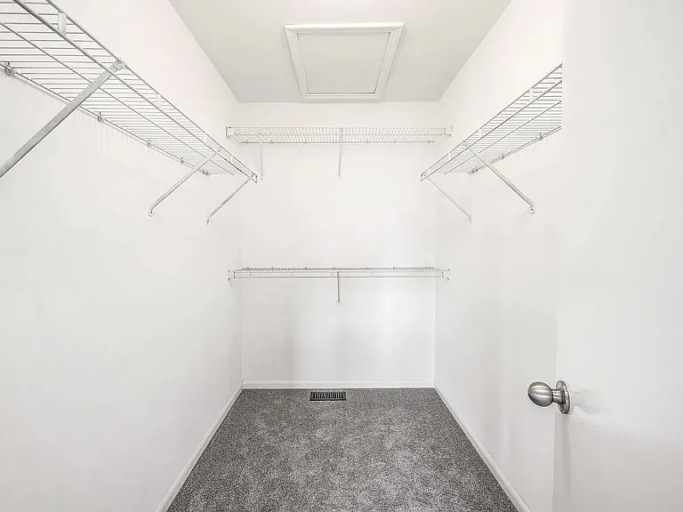 13843 Cambridge Cir — Photo 12