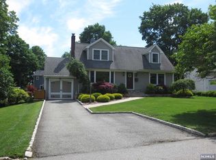 243 Eastview Ter, Wyckoff, NJ 07481