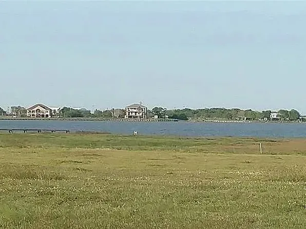 71 Bay Dr, Palacios, TX 77465