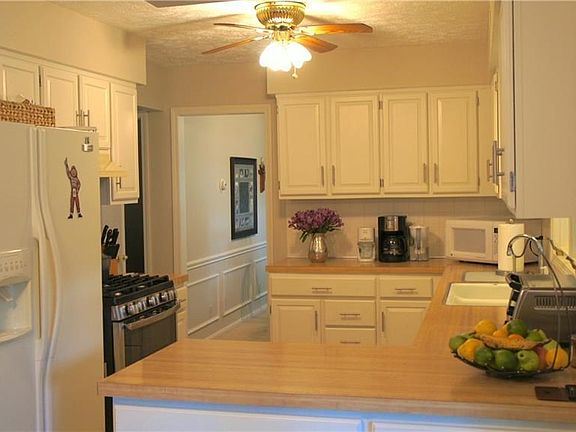 BRIGHT CHEERY KITCHEN