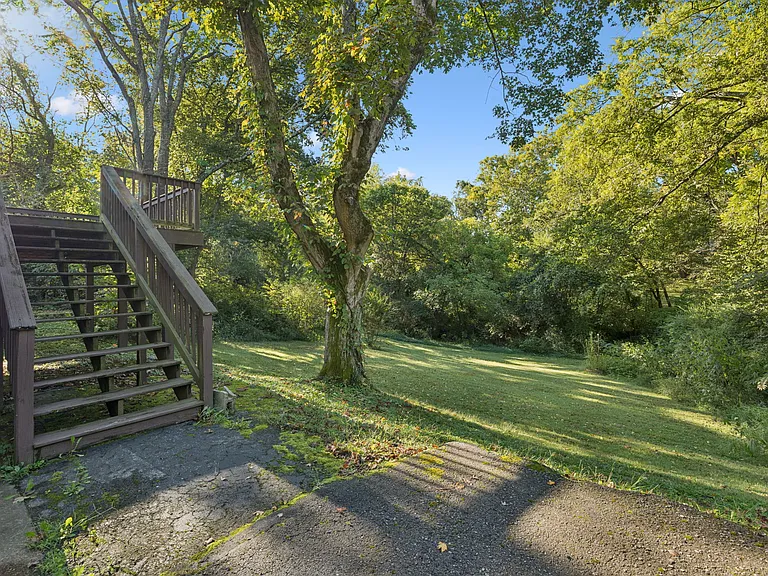 589 Highcrest Dr — Photo 28