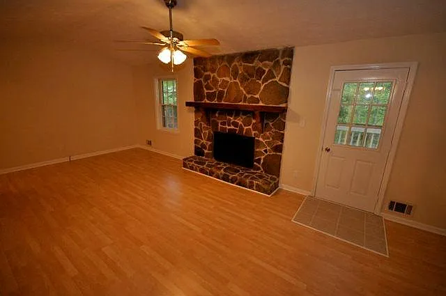 192 Holly Springs Ct — Photo 5