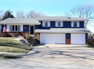 1100 Horseshoe Cir, Papillion, NE 68046