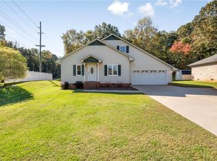 2000 Sunshine Ln, Lexington, NC 27295