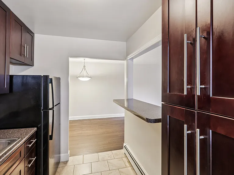 Queens Gardens Apartments — Photo 18