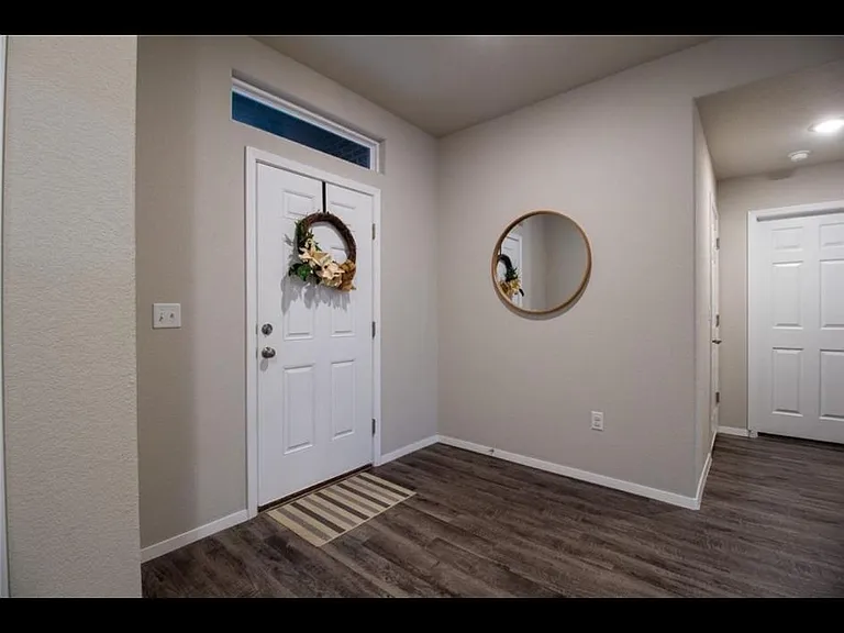 4204 Lexington Ave — Photo 1