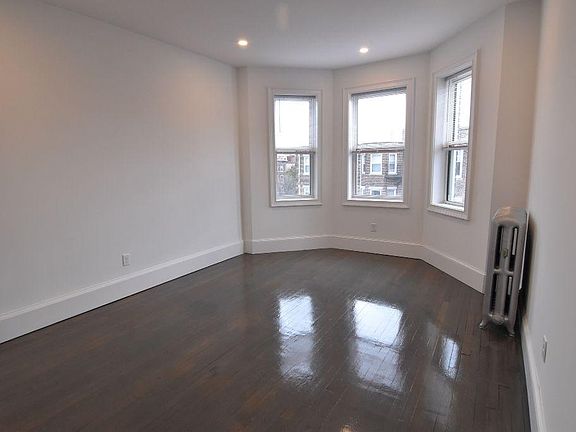 4th image of 120 Peterborough St #Epmggyp8r
