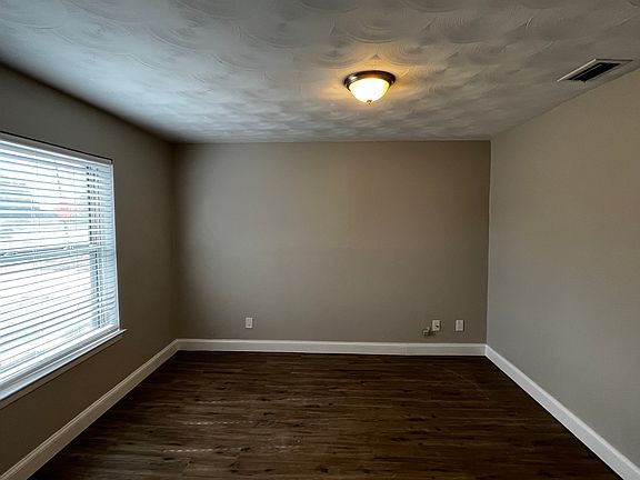2nd image of 4145 Twin Falls St