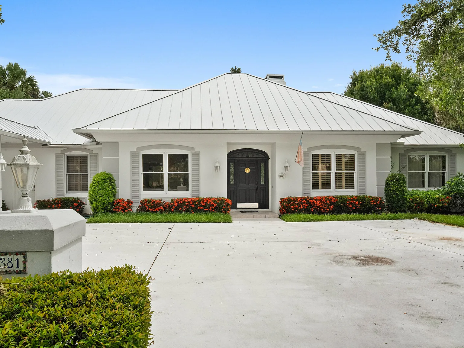 3 bed, 3.5 bath, 2886 sqft, $8,300 — Photo 3
