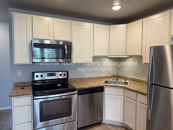 4th image of 802 7th Ave S #2
