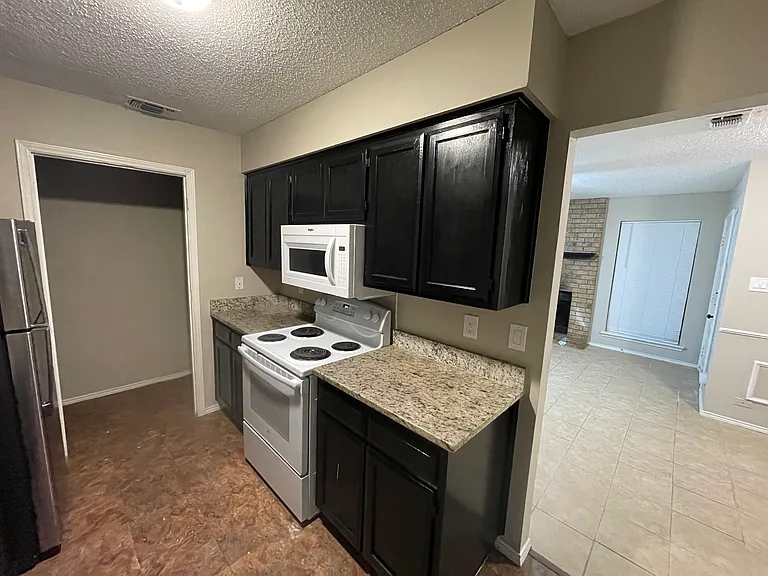 104 Oakwood Ln — Photo 4
