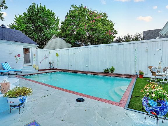 3rd image of 7015 Coronado Ave