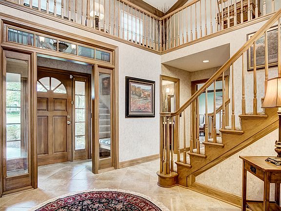 3rd image of 10030 Pond Woods Ln