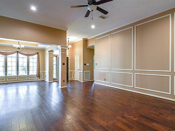 3rd image of 4227 Valley Glade Dr
