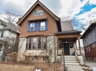 2960 N Hackett Ave, Milwaukee, WI 53211