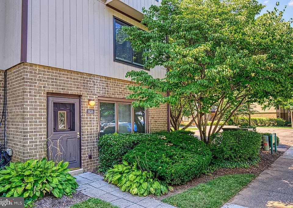 Renovated condo in McLean school district