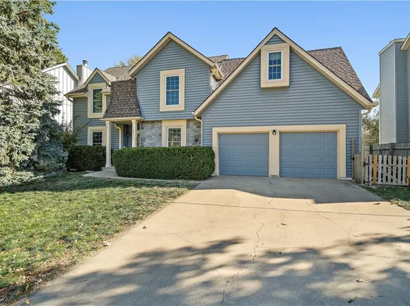 14415 S Blackfoot Dr, Olathe, KS 66062