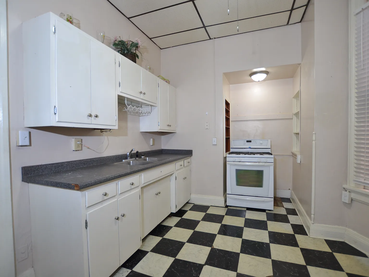 1 bed, $699 — Photo 1