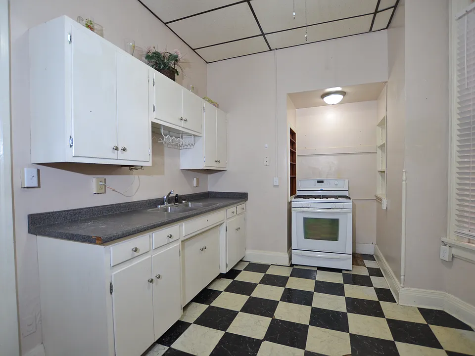 719 Main St #2