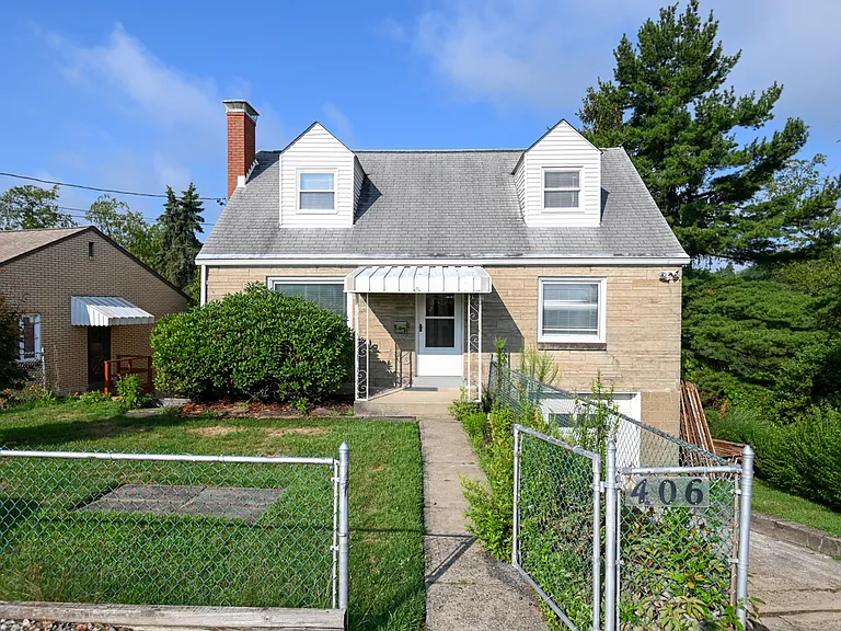 406 Irwin Ln — Photo 5