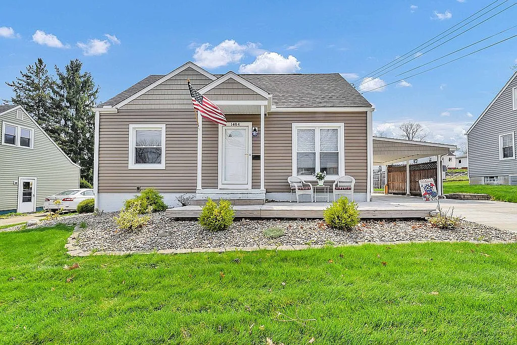 1484 Ries St photo 1