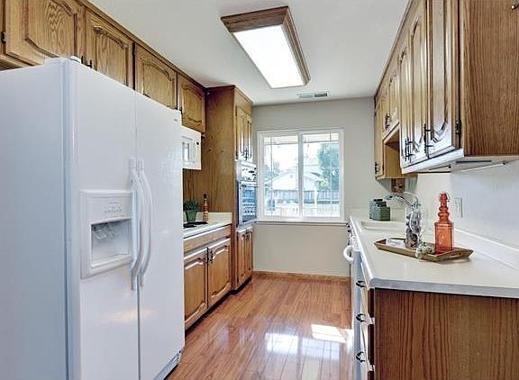 3rd image of 2935 Warburton Ave