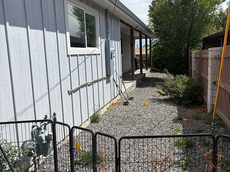 2525 W Wesley Ave — Photo 32