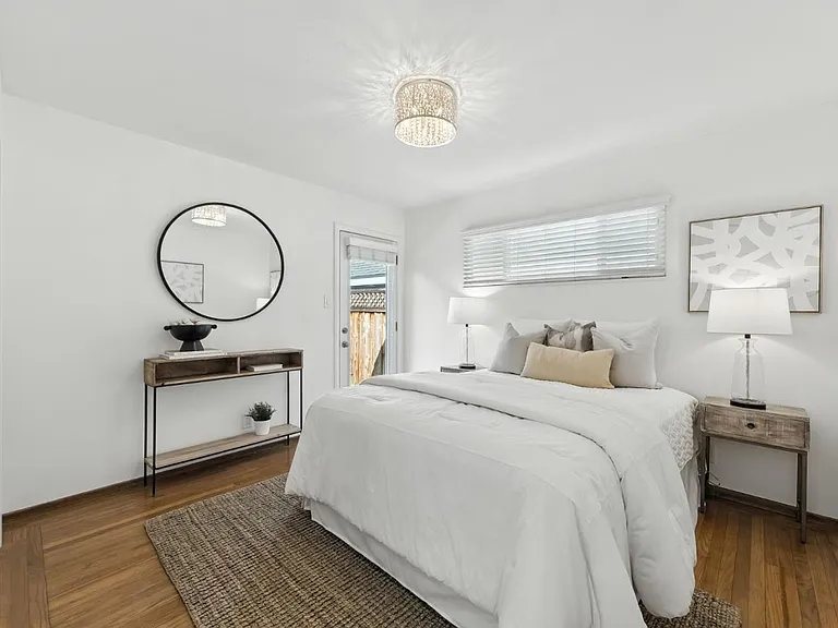 372 Beresford Ave — Photo 4