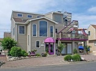 8 W 87th St, Brant Beach, NJ 08008