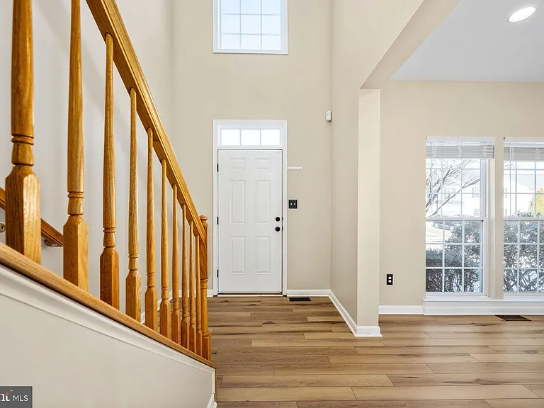9320 Birch Cliff Dr — Photo 32