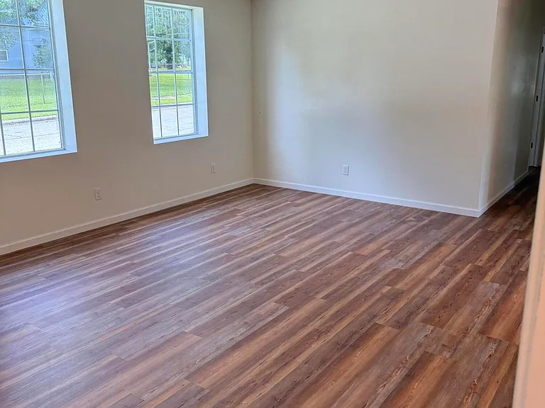410 W Benton St — Photo 4