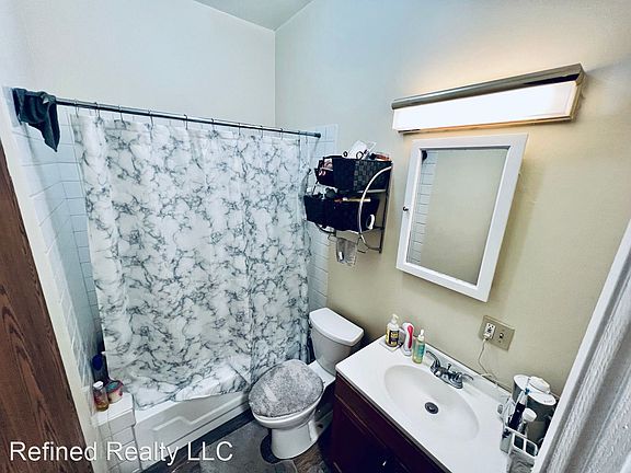 3rd image of 556 W 37th St #10988284