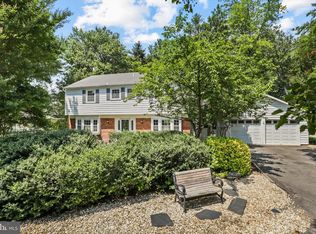 13103 Madonna Ln, Fairfax, VA 22033