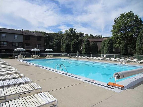 3rd image of 214 Glenwood Dr