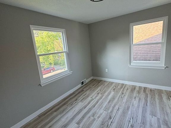 5th image of 2405 Carew St #2405