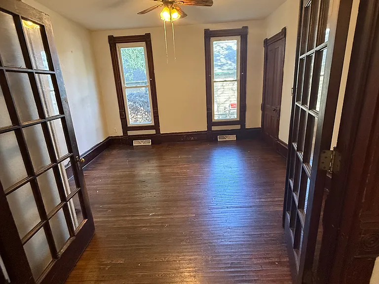 912 N Center St — Photo 5
