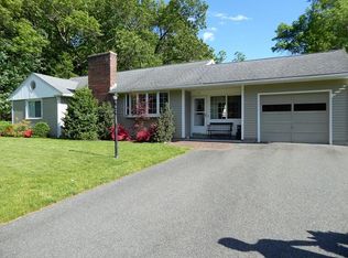 8 Hickory Hill Dr, Wilbraham, MA 01095