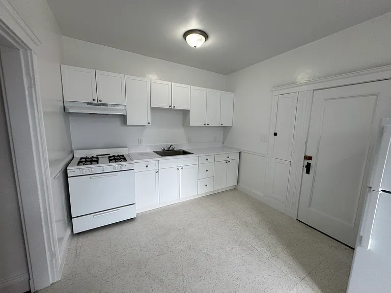 30 Bellevue St #7 — Photo 9