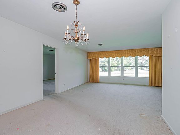 3rd image of 2401 Cordova