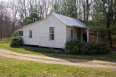 4th image of 34 White House Ln