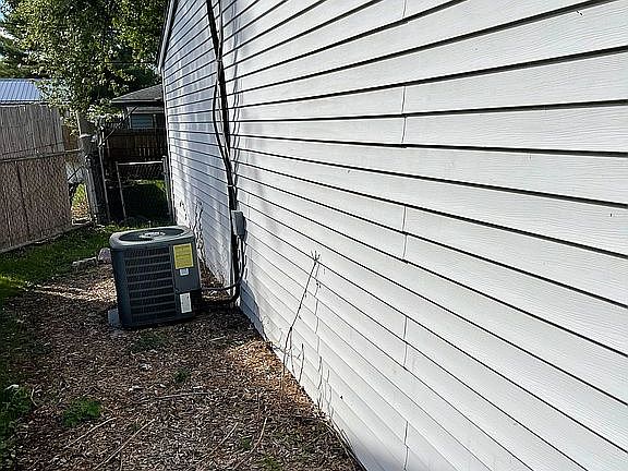 3rd image of 17 Center Dr