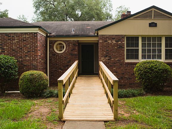 2nd image of 1605 Akridge Dr #1