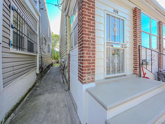 3rd image of 850 E 223rd Street