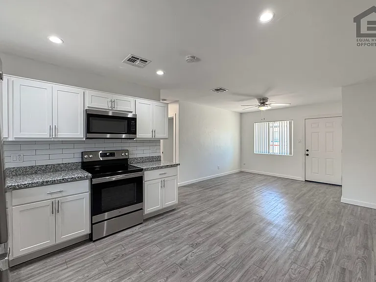 1342 E Willetta St — Photo 16