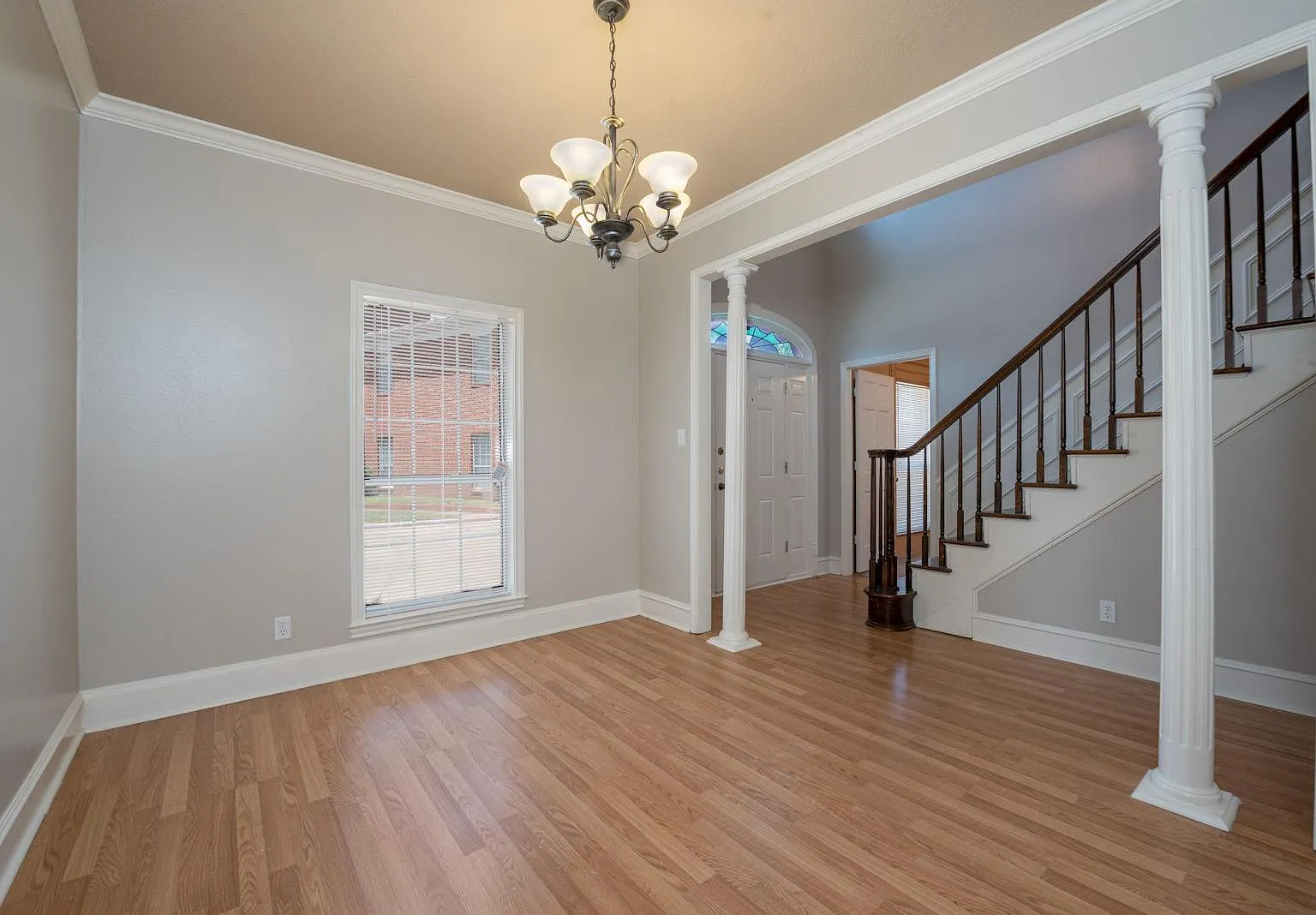 3 bed, 2.5 bath, 2400 sqft, $1,700 — Photo 2